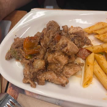 Highway Outlet Tavuk Dünyası Yemeği Farklı Getirdi. Kötü İşletme