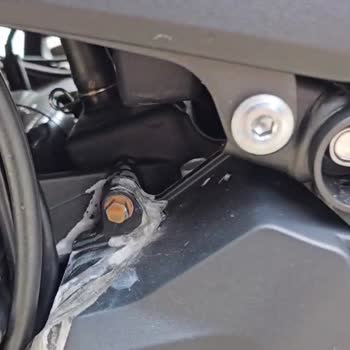 Kawasaki Motorum Akü Sıvısı Damlatıyor