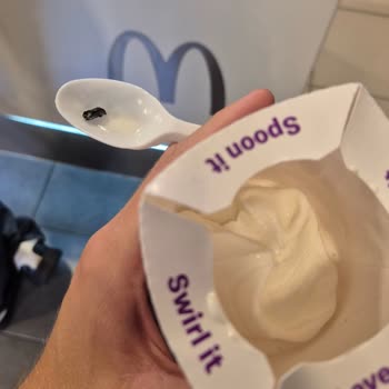 McDonald's Dondurmasında Yabancı Cisim