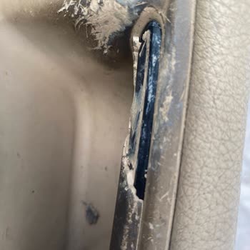 BMW 5.20i Kapı Kolu Tutma Yeri Erimesi