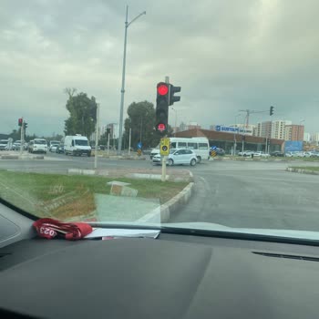 Karayolları Genel Müdürlüğü Antalya Sur Yapı Satış Ofisinin Bulunduğu Kavşakta Trafik Sorunu!