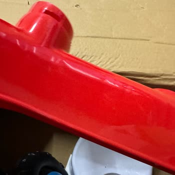 Fisher Price hat Fahrrad kaputt, schmutzig und bereits gebraucht geliefert