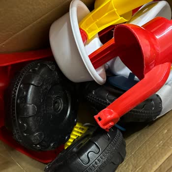 Fisher Price hat Fahrrad kaputt, schmutzig und bereits gebraucht geliefert