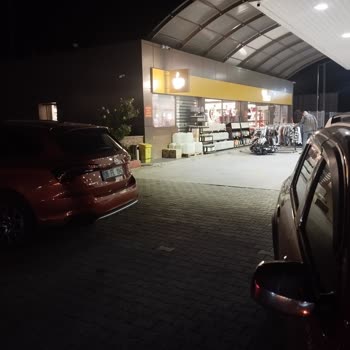 Shell İstasyonunda Cam Çatlağı Ve Personel Davranışı!