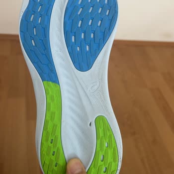 Intersport Asics Gel Nimbus 26 Marka Ayakkabı Yırtık Geldi