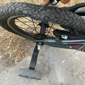 Ümit Bisiklet Mosso Çocuk Bisikletinin Arka Lastiği Kısa Sürede Yarılma Yaptı