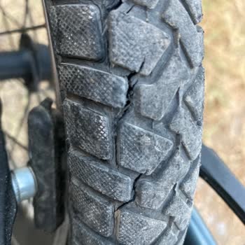 Ümit Bisiklet Mosso Çocuk Bisikletinin Arka Lastiği Kısa Sürede Yarılma Yaptı