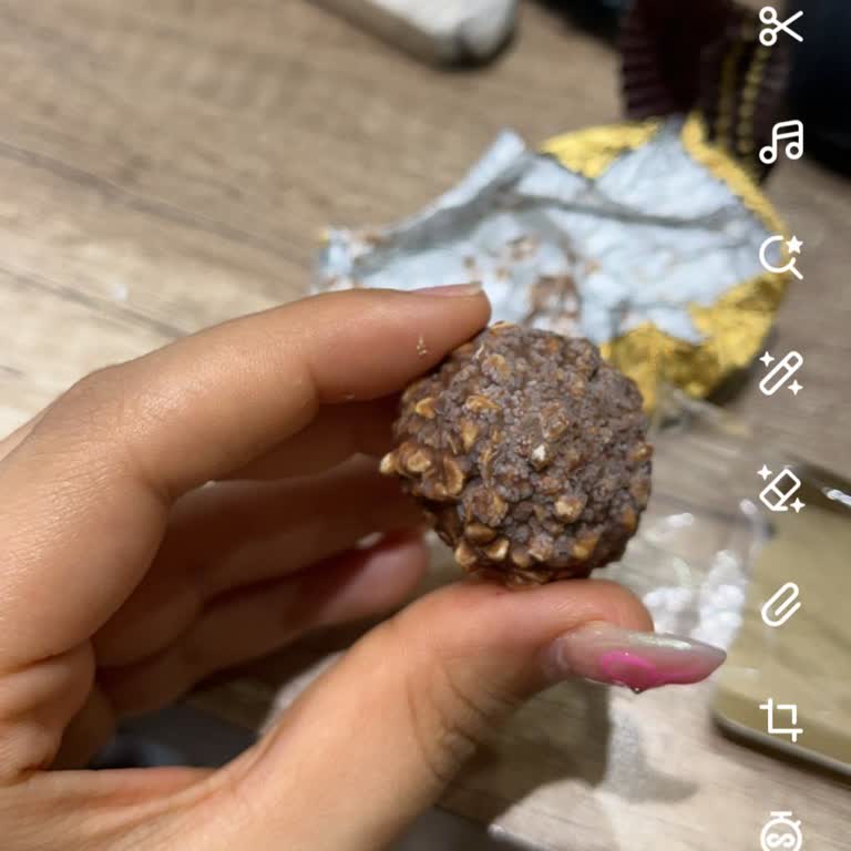 Ferrero Rocher Ferrero Marka Çikolata Bozuk Çıktı