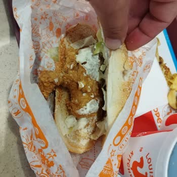 İstanbul Yenisahra Optimum AVM Popeys Restorant Kadın Kasiyer