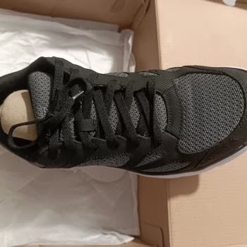 Kozyatağı Carrefour AVM Carrefour SA Skechers Marka Ayakkabı Aldım Deforme Var Sökük