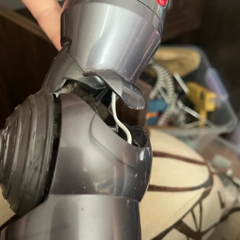 Dyson V10 Motobar Başlık Sorunu