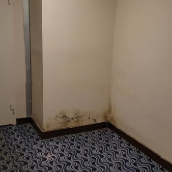 Simurg Halal Luxury Hotel unhygienisch, schimmelige Bereiche und gesundheitliche Probleme