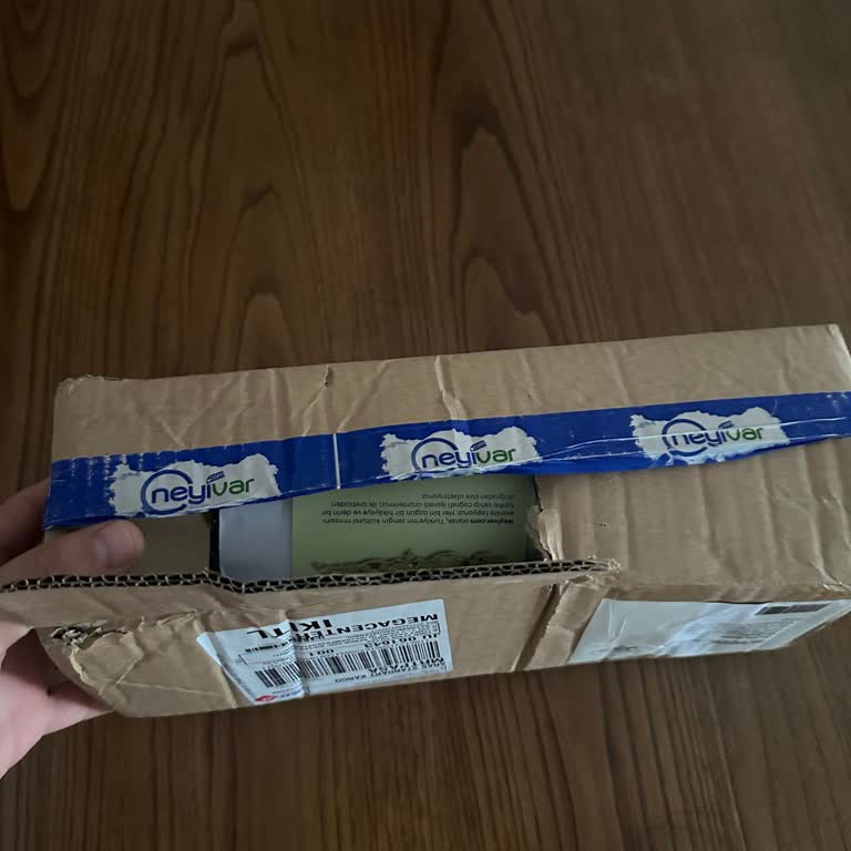 Teslim Etmesi Gereken Kapalı Ürünleri Kurcalıyor Aras Kargo