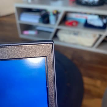 HP Victus Sebepsiz Çatlaklar