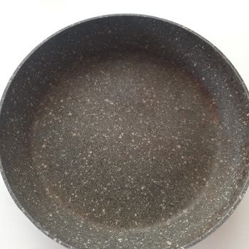 Emsan Mutfak Döküm Tava Lekeleri