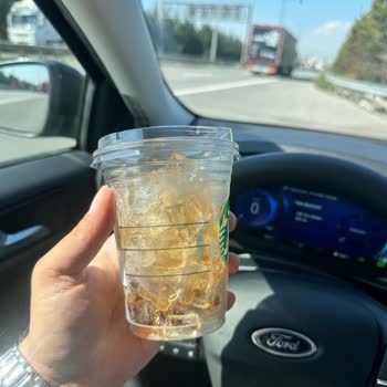 Starbucks Kahve Yerine Buz Servisi