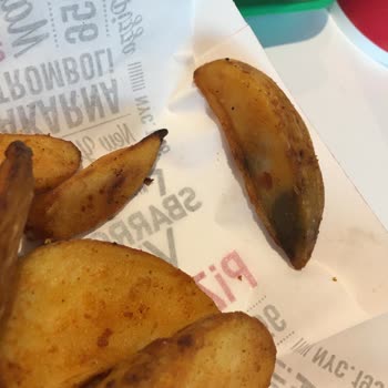 Eksik Ürünlü Pizza Ve Bozuk Patates! Sbarro Olduğuna Şaştık!