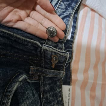 Zara Jean Düğme Kopması