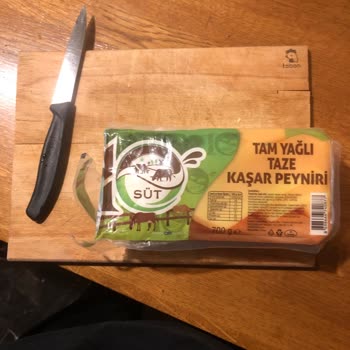 Onur Süt 10süt Tam Yağlı Kaşar Peynirinin Açıldıktan Bir Hafta Sonra Küflenmesi