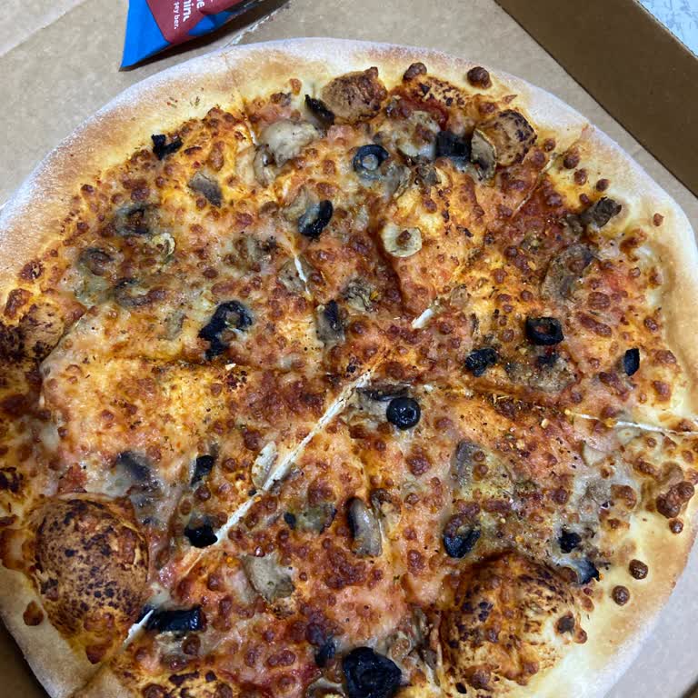 Domino's Pizza Lezzetsiz Ve Kuru