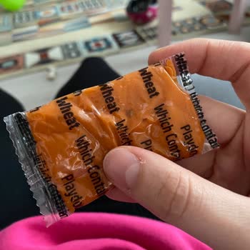 Toyzz Shop Markalı Oyun Hamurundan Cam Çıktı!