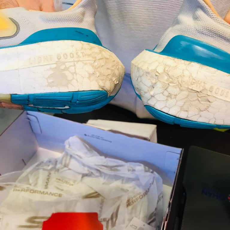 adidas Acil Çözüm Bekliyoruz