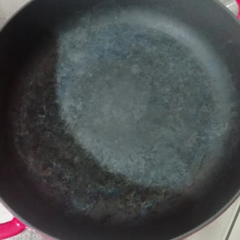 Lava Döküm Tencerenin Tabanının Renk Değiştirme Sorunu