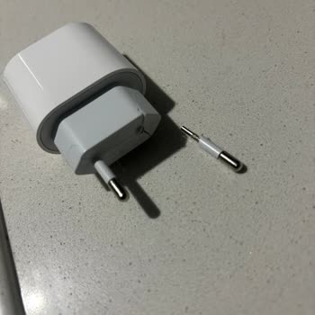 Teknosa'dan Aldığım Apple Adaptör Prizde Kaldı