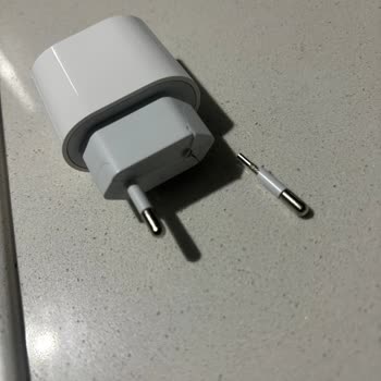 Teknosa'dan Aldığım Apple Adaptör Prizde Kaldı