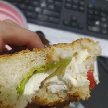 Börek İstasyonu (Bursa) Börek İstasyonunda Hijyen Sorunu: Saç Kılı Şoku!