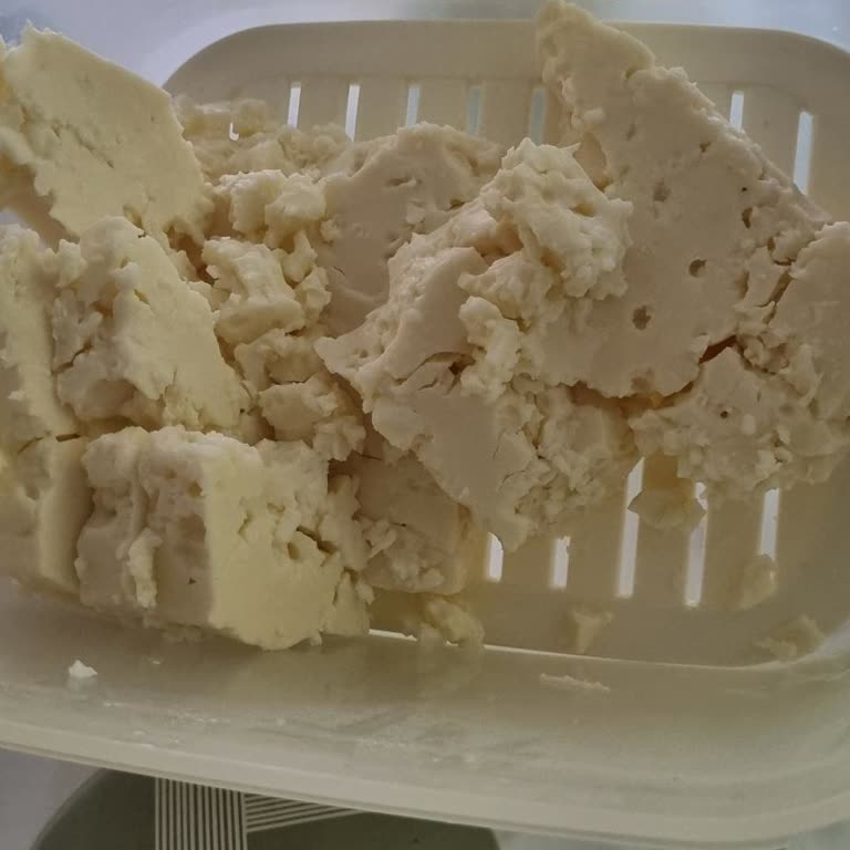 Migros Tahsildaroğlu Beyaz Peynir Parçalanıyor