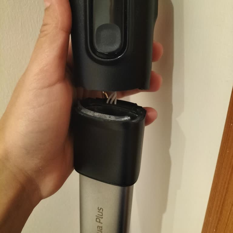 PHILIPS Ev Aletleri Philips 8000 Aqua Serisi Destek Yerinden Kırıldı