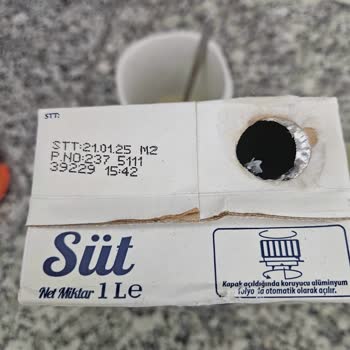 BİM Dost Sütün İçinden Çıkan Süte Benzemeyen Sıvı