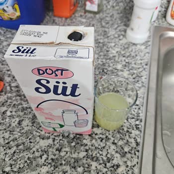 BİM Dost Sütün İçinden Çıkan Süte Benzemeyen Sıvı