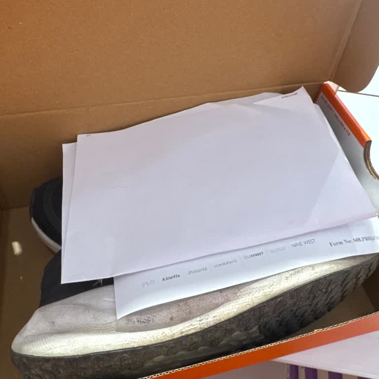 FLO Ayakkabı Filo'dan Aldığım Ayakkabıda Kısa Sürede Yırtılmalar Ve Açılmalar