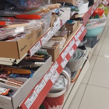 A101 Ambalajı Açık Bıçakların Çocukların Ulaşabileceği Yerden Kaldırmıyor