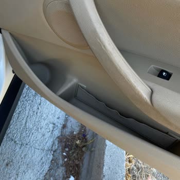 BMW X1 Kapı İçi Tutamaç Eridi
