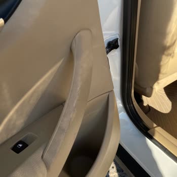 BMW X1 Kapı İçi Tutamaç Eridi