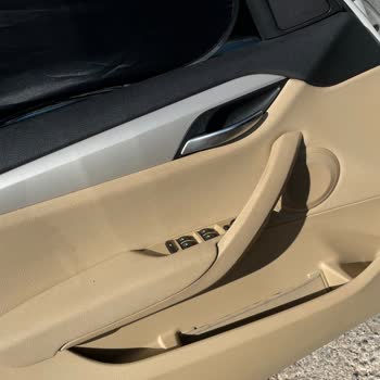 BMW X1 Kapı İçi Tutamaç Eridi