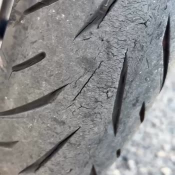Bridgestone S22 Lastik 5. Ayda Mahvoldu