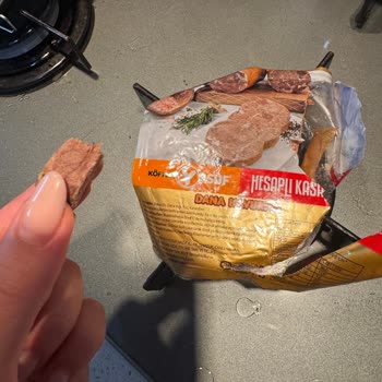 Köfteci Yusuf Kavurmanın İçinden Kıl Çıktı