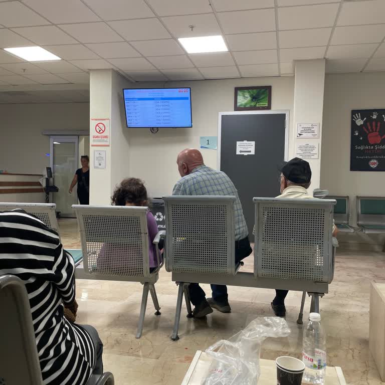 Dokuz Eylül Üniversitesi Tıp Fakültesi Acil Kimseye Bakmıyor