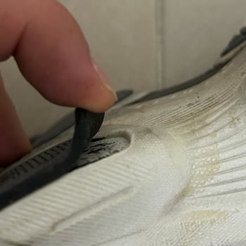 Skechers Ürününün Arkasında Durmuyor!