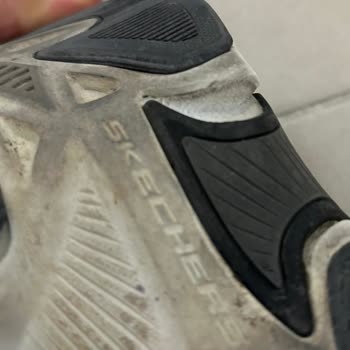 Skechers Ürününün Arkasında Durmuyor!