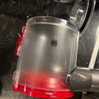 Dyson V8 Toz Haznesi Matlaşma