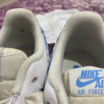 Nike Ayakkabısı Sağ Arka Kısımda Aşınma, Ayağa Kalıcı Zarar
