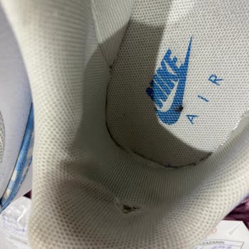 Nike Ayakkabısı Sağ Arka Kısımda Aşınma, Ayağa Kalıcı Zarar