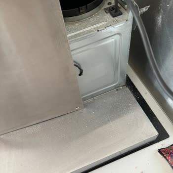 Beko'nun Yetersiz Servisinin Hatalı Montajı Yüzünden Davlumbaz Düştü!