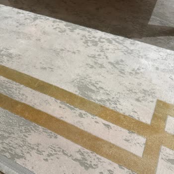 Pierre Cardin Halı Pire Cariden Halımda Renk Değişimi Var