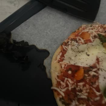 A101 Pişirme Kağıdı Fırında Yandı